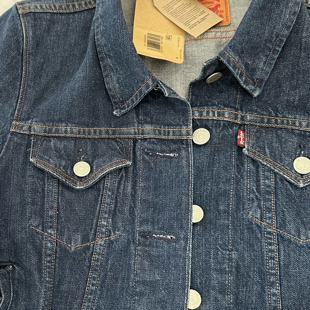 Levi's 90s’ Classic Blue Denim Jacket Size:Medium
Brand New! - Picture 5 of 7
